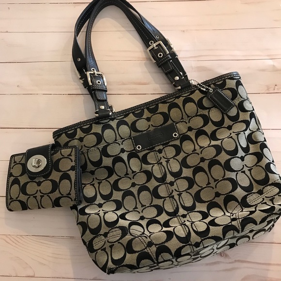 Authentic Coach purse - Picture 3 of 6